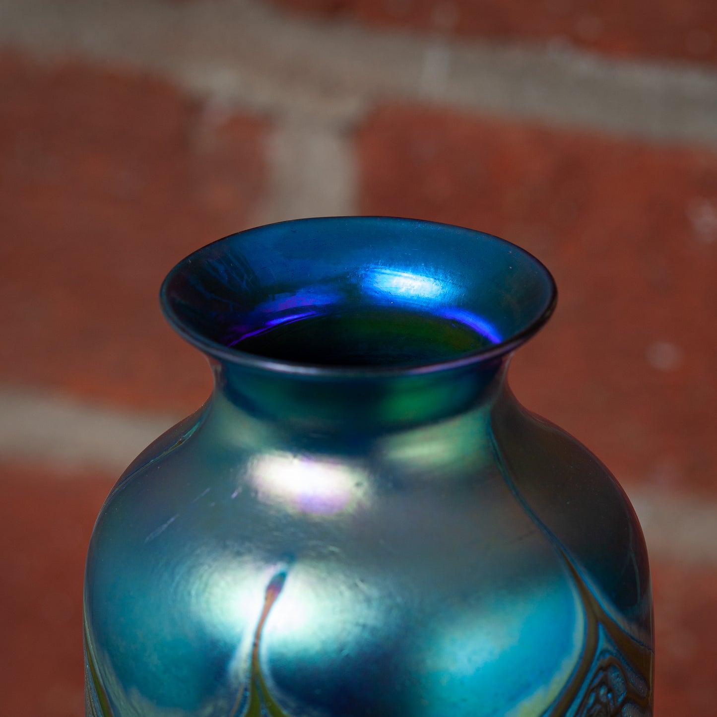 Medium Art Glass Vase with Gold Feather Decoration